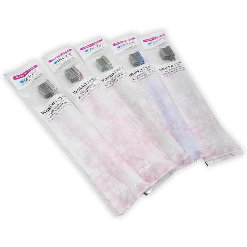 Szczoteczka do zębów z czarną krzemionką WAKKA Light Shinyei – 1 sztuka